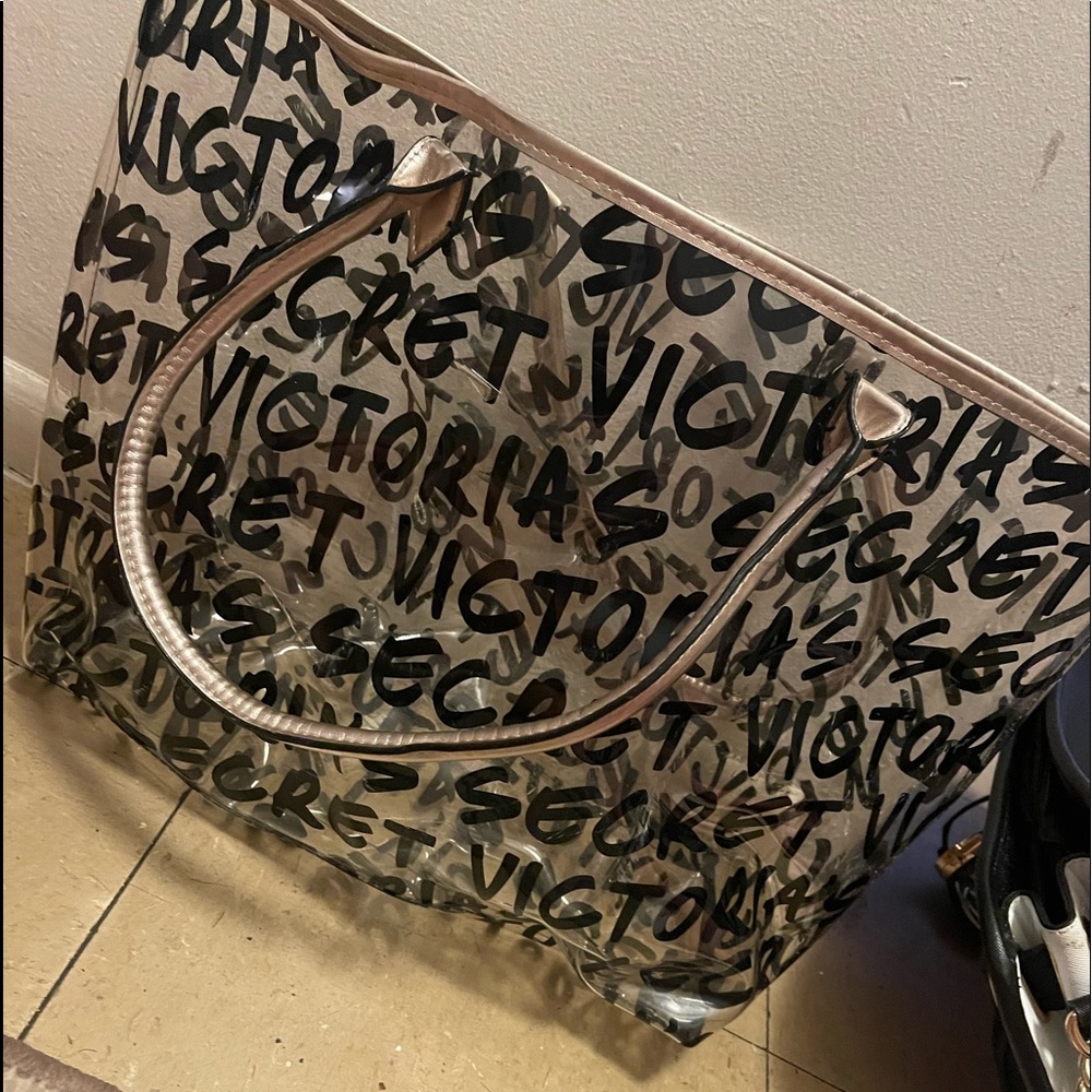 VS clear tote